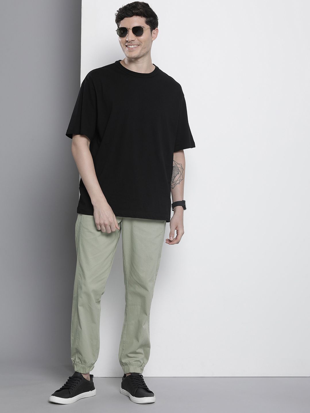 The Indian Garage Co Men Solid Cotton Joggers Trousers
