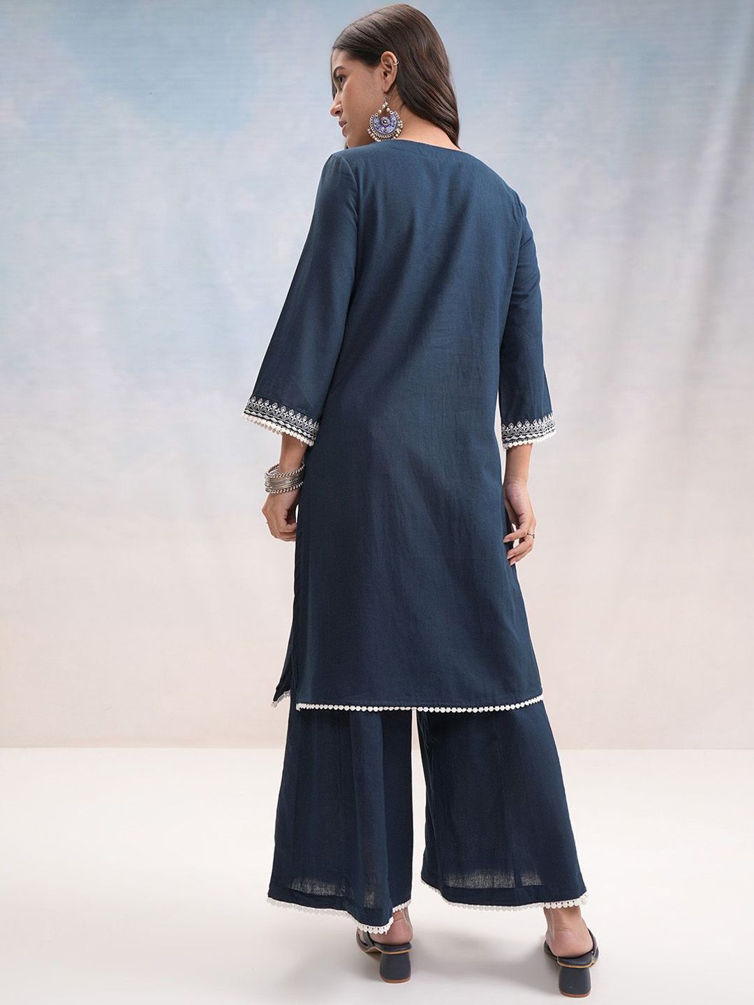 Vishudh Blue & White Floral Embroidered Straight Kurta with Trousers