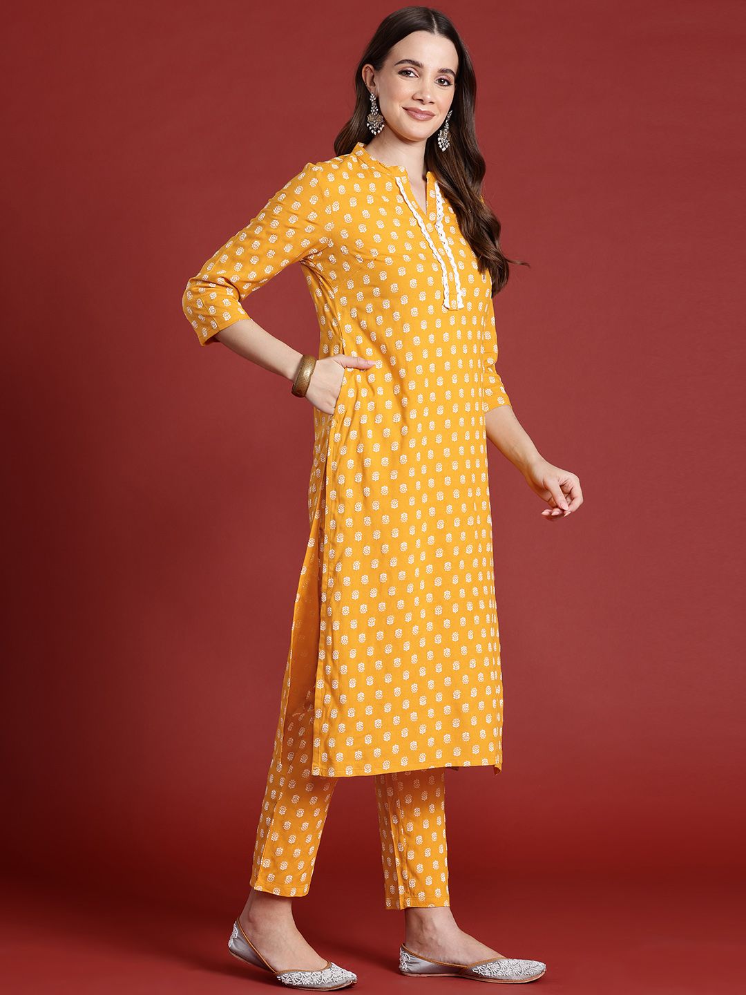 Motif etnik Anouk mencetak kurta dengan seluar & dupatta