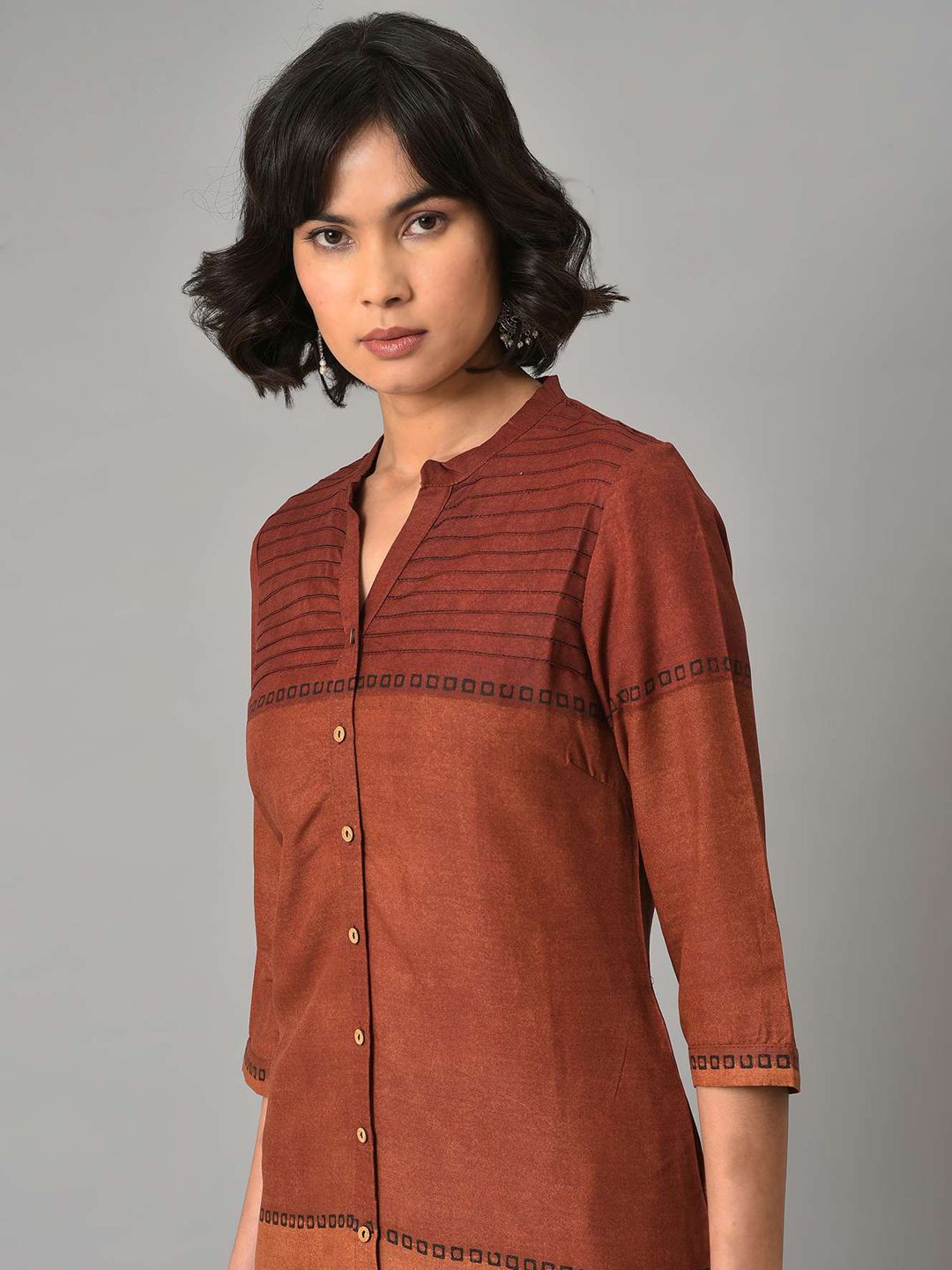 W Women Colourblocked Kurta with Trousers