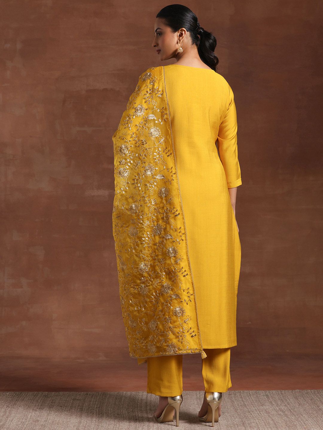 Libas Ethnic Motifs Embroidered V-Neck Three-Quarter Sleeves Kurta Set