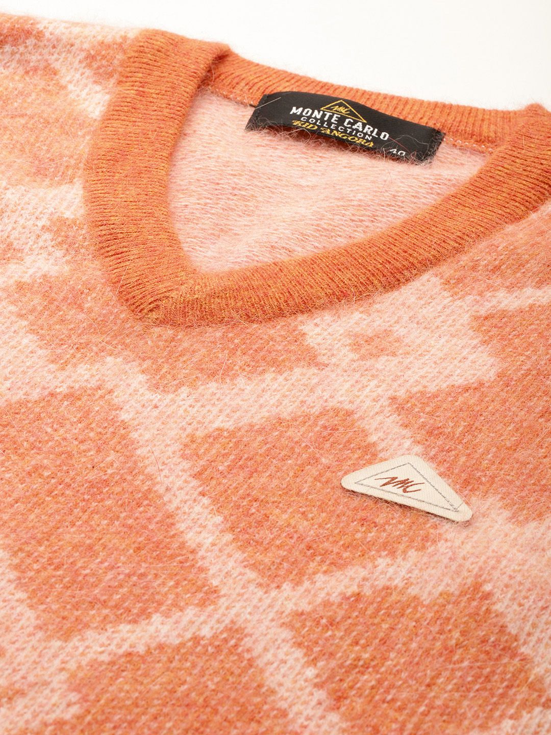 Jaket Sweater V-Neck Fuzzy Monte Carlo