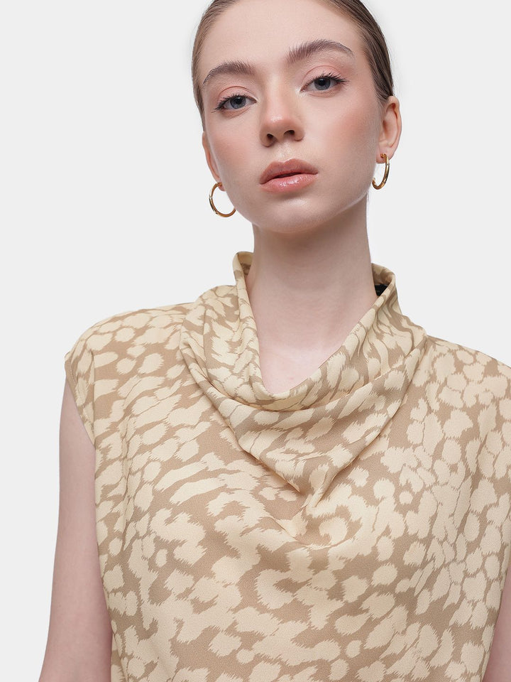 Sambungan Perancis Abstrak Leher Cowl Cowl Lanjutan lengan atas