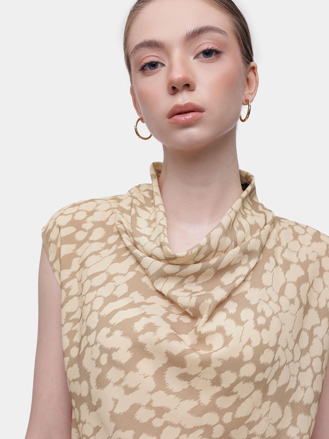 Sambungan Perancis Abstrak Leher Cowl Cowl Lanjutan lengan atas