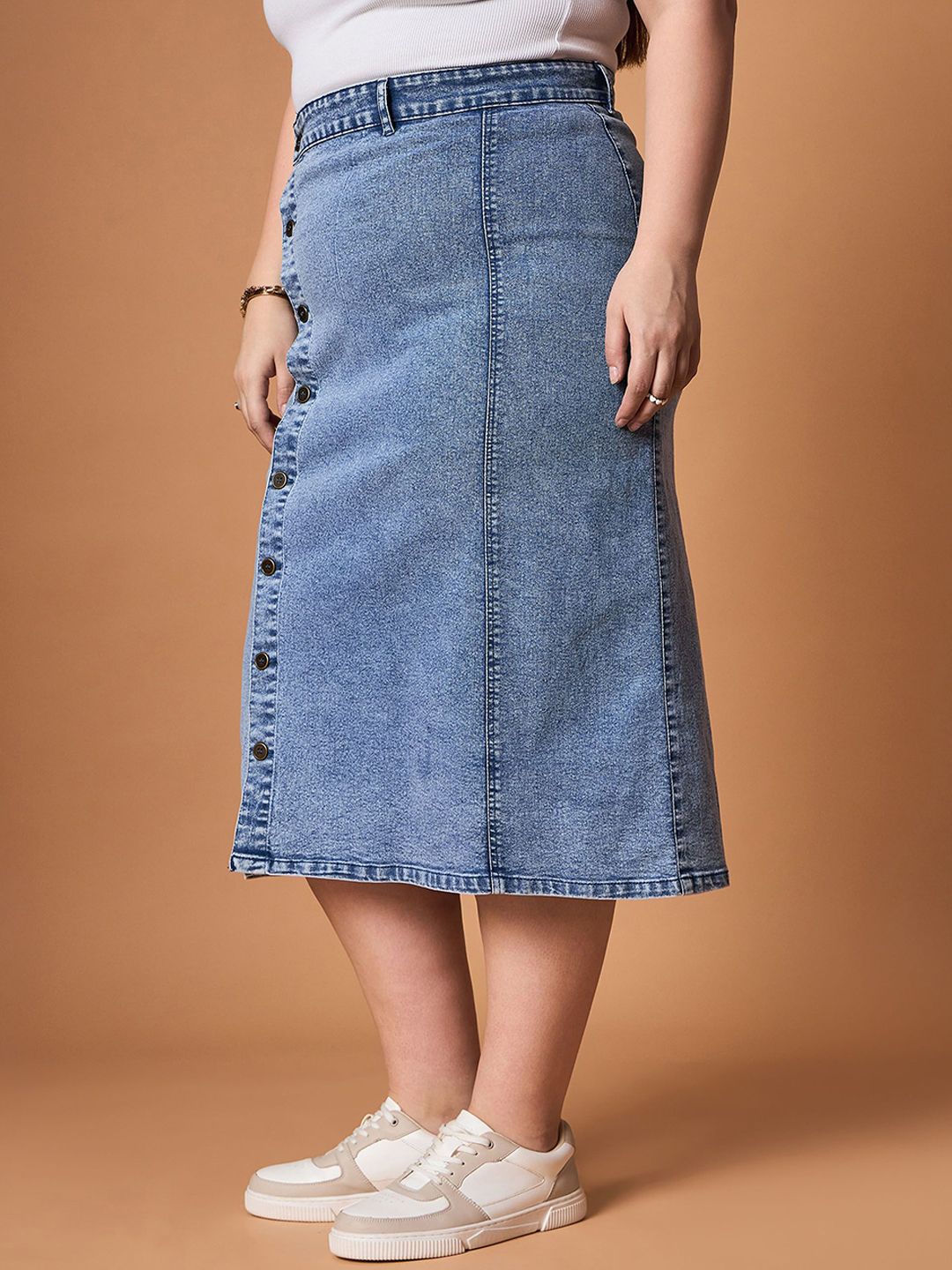 SASSAFRAS Curve Straight Side Button Midi Skirt