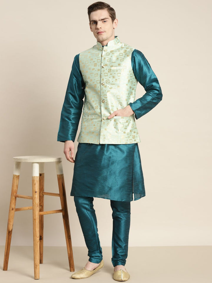 SOJANYA Men Green Kurta with Churidar