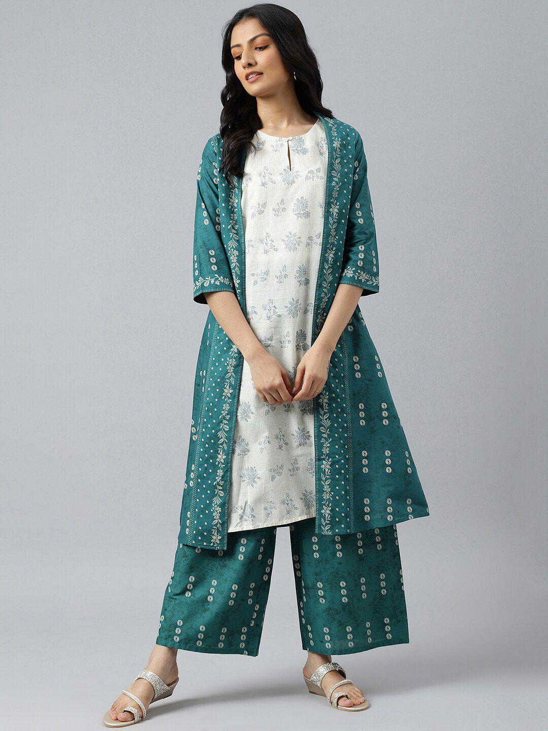 W Women Floral Print Cotton Kurta With Shrugs & Parallel Pant
