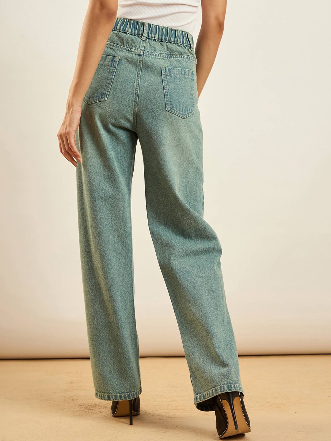 SASSAFRAS Women Straight Fit High-Rise Light Fade Acid Wash Stretchable Jeans