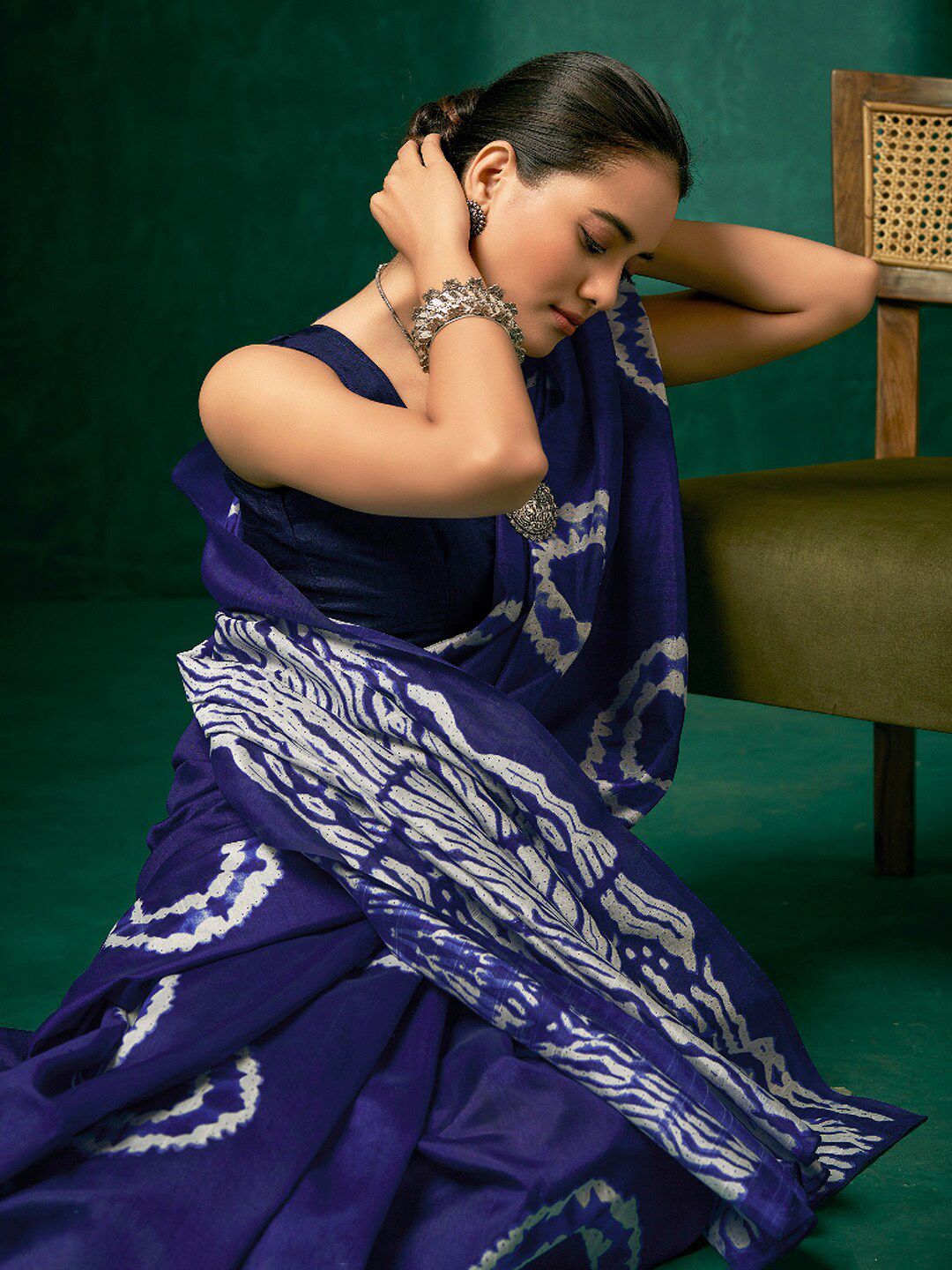 Mitera Purple & White Tie and Dye Art Silk Saree