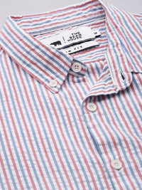THE BEAR HOUSE Men White & Blue Slim Fit Striped Seersucker Cotton Casual Shirt