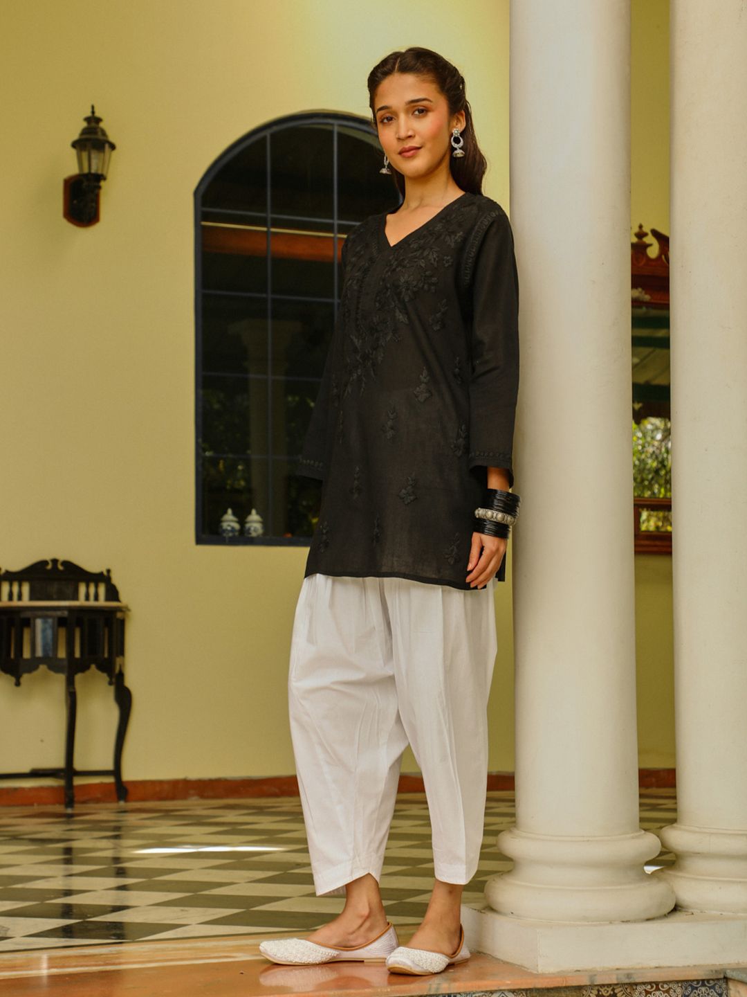 House of Chikankari Women Black Cotton Chikankari Embroidered Kurti