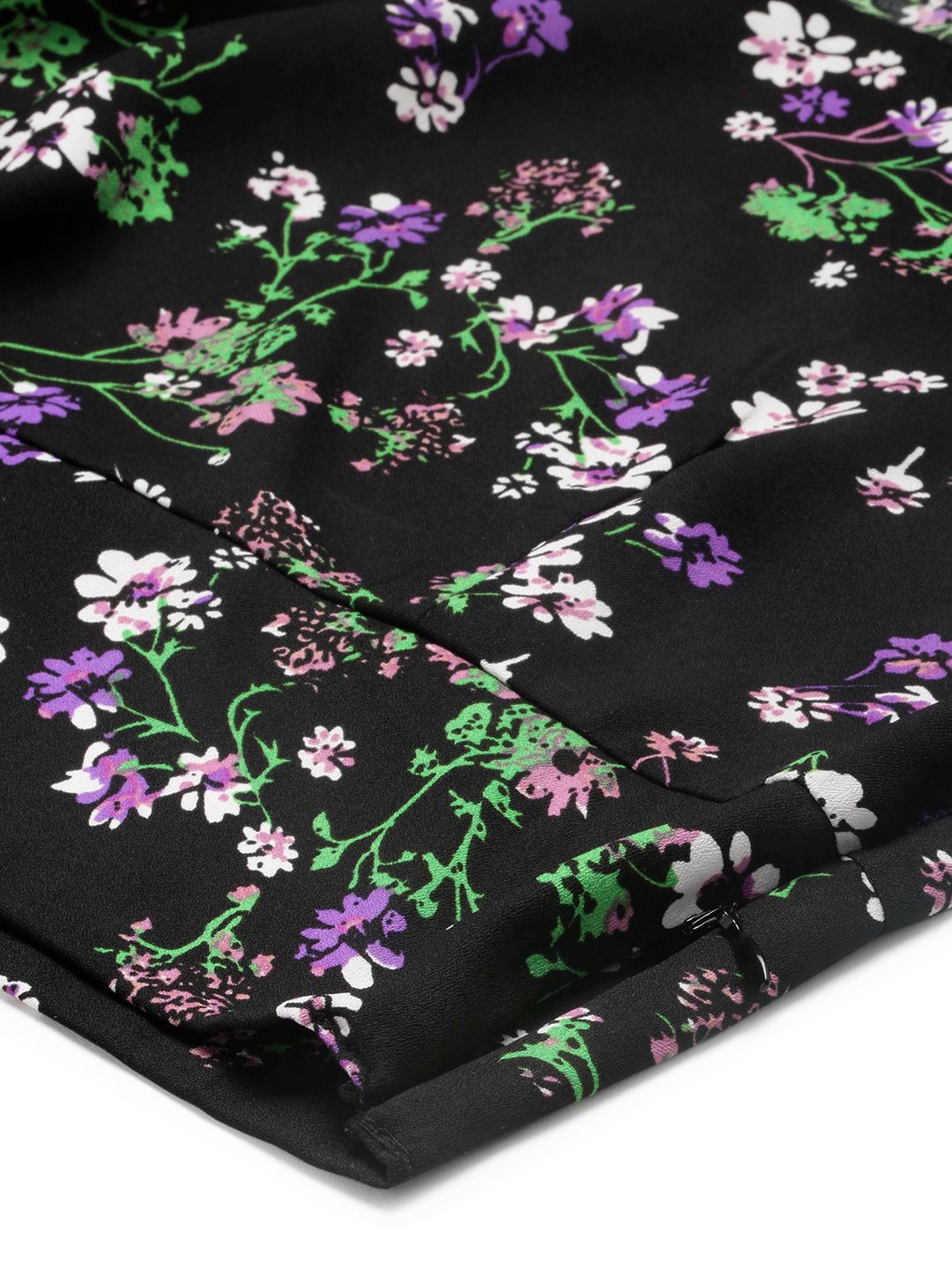 Berrylush Black Floral Printed Crepe Regular Crop Top