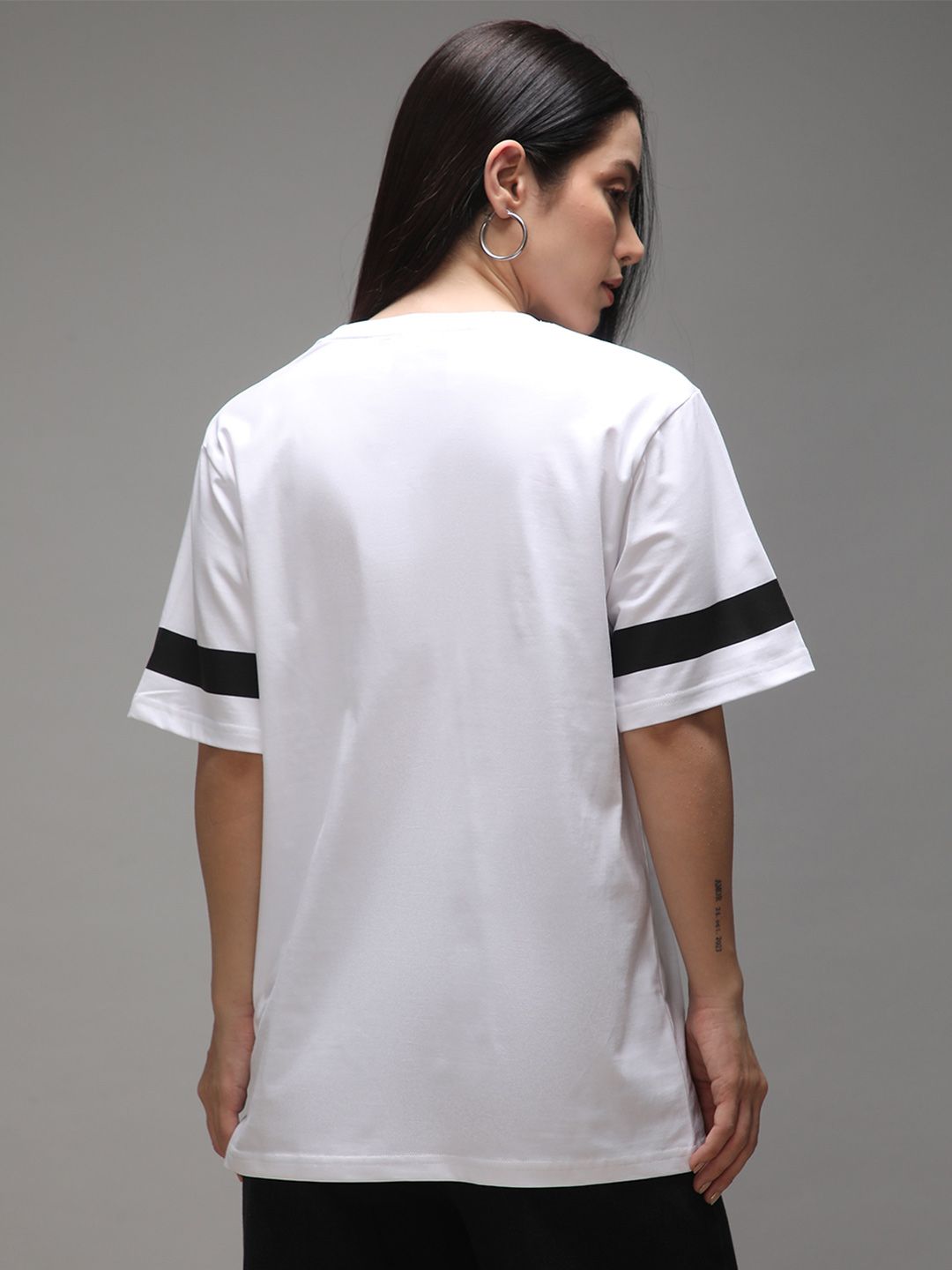 Dillinger Women Lengan Pendek Leher Krew Bercetak Tshirt