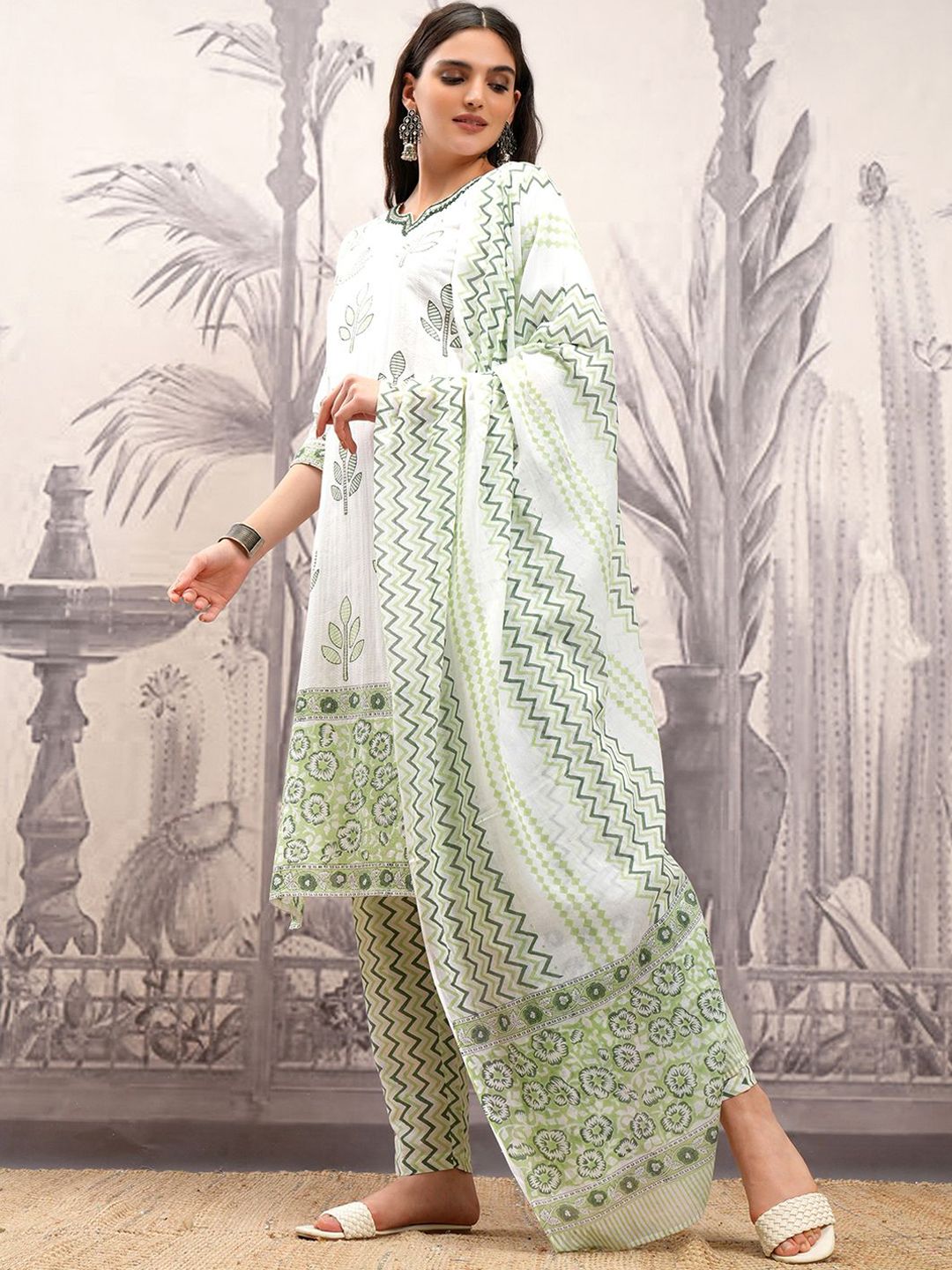 Vishudh Notch Neck Floral Printed Regular Pure Cotton Straight Kurta Set