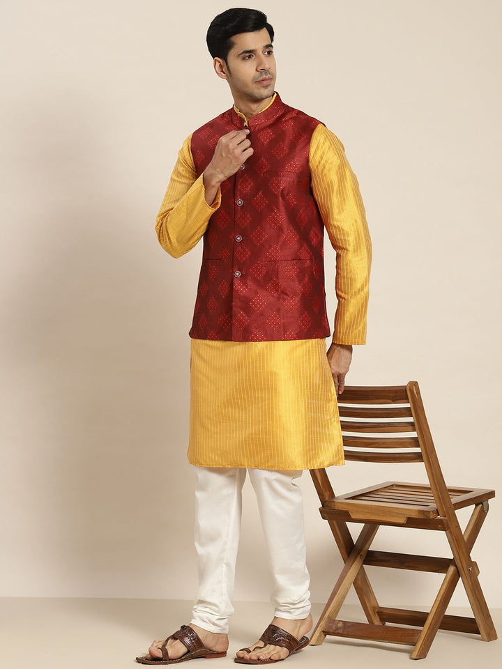 SOJANYA Kurta Rekaan Tenunan Lelaki dengan Churidar dengan Jaket Nehru