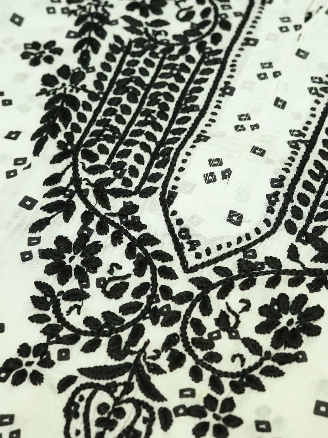 Rumah Wanita Chikankari Kurta Bersulam Mulmul Chikankari Putih