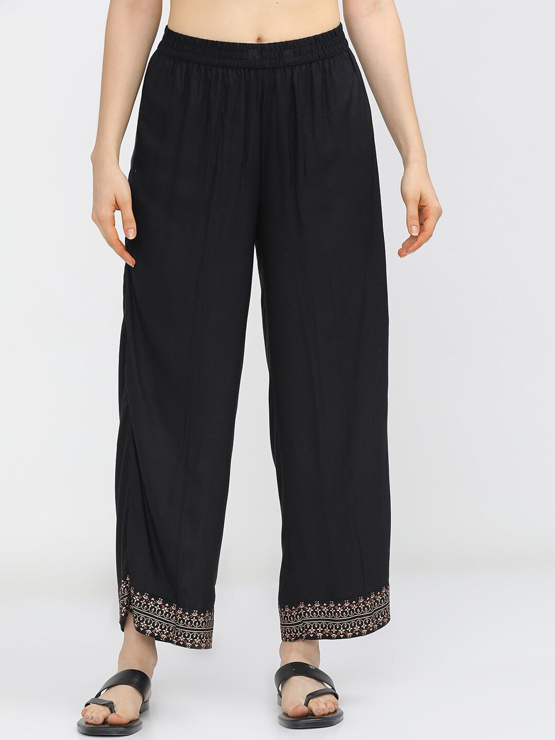 Vishudh Women Black & Gold-Coloured Ethnic Motifs Printed Kurta with Trousers