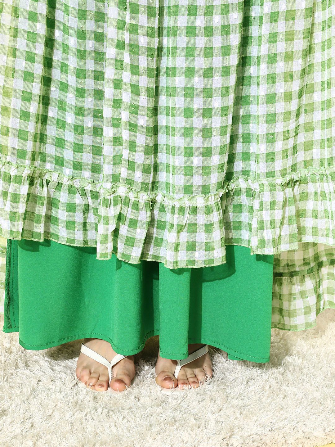 Quiero Wanita Cantik Hijau Memeriksa Pakaian Gingham Musim Panas