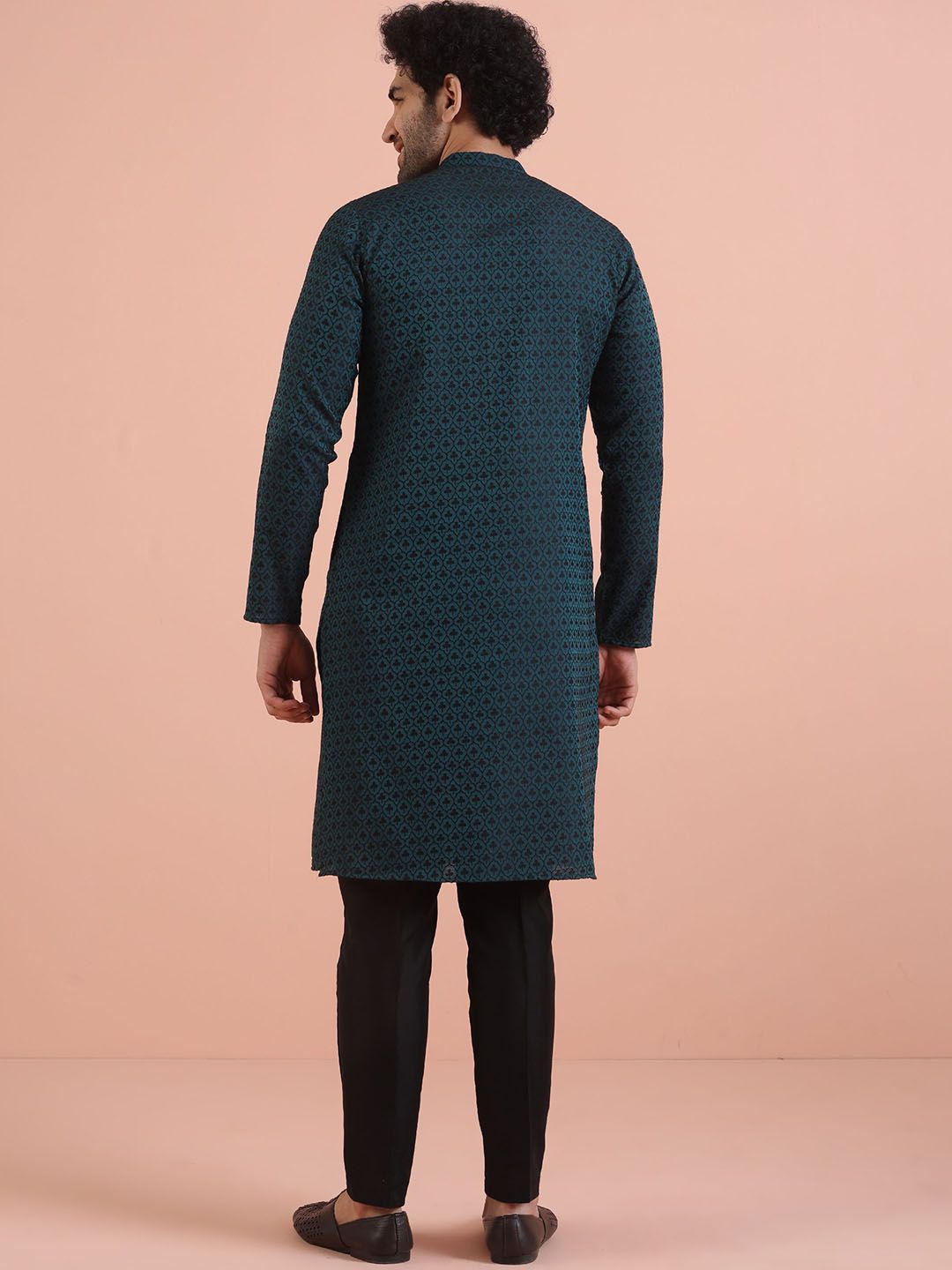 KISAH Men Floral Embroidered Kurta