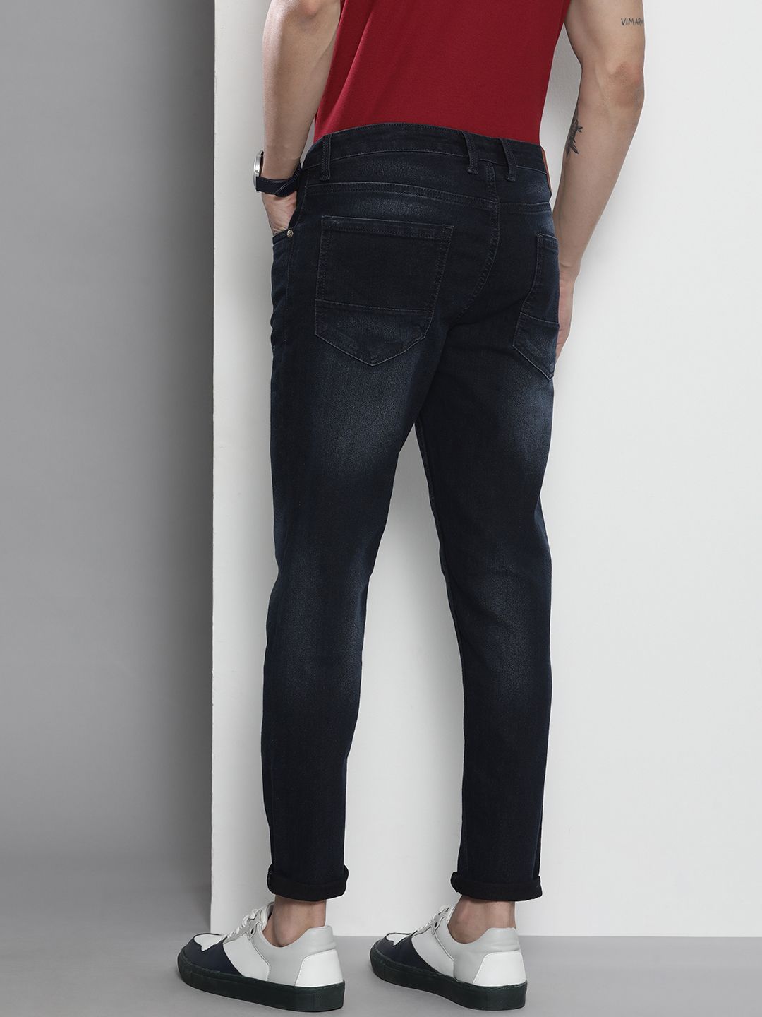 The Indian Garage Co Men Relaxed Fit Low Distress Light Fade Stretchable Jeans