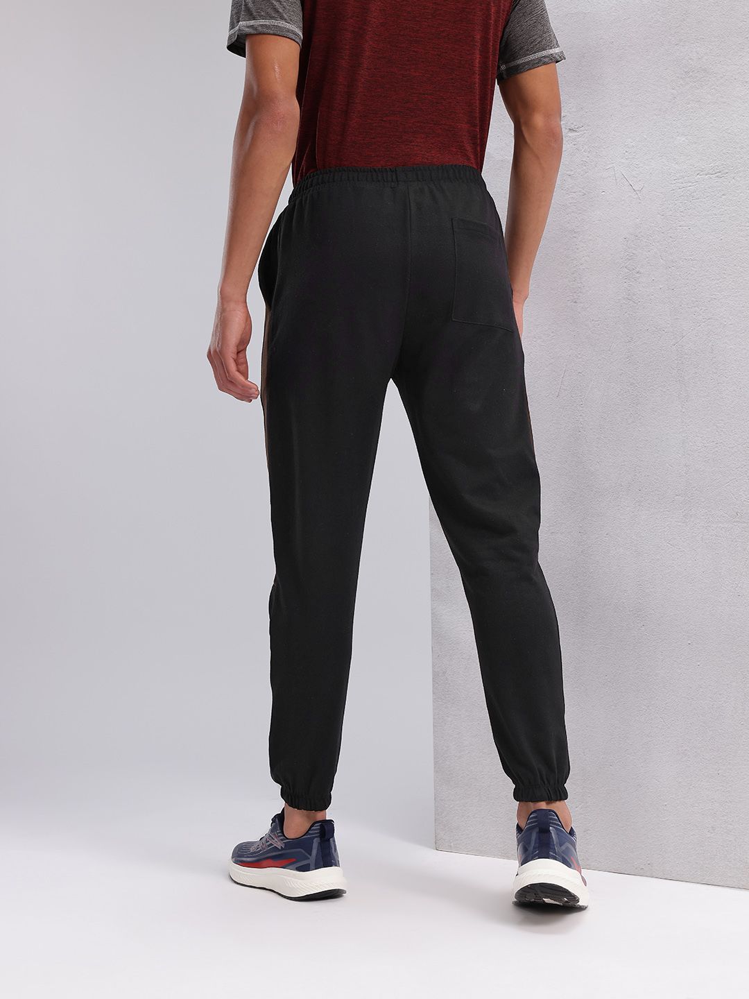 HRX by Hrithik Roshan Men Paneled Lifestyle Joggers