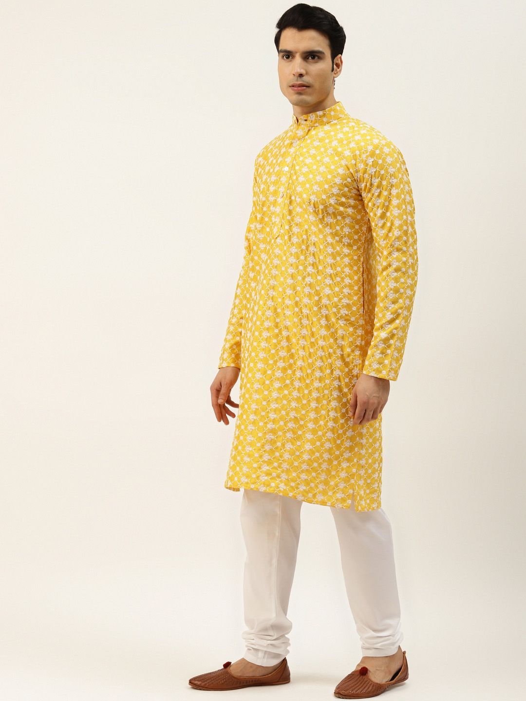 SOJANYA Men Yellow & White Embroidered Thread Work Kurta with Churidar & Nehru Jacket