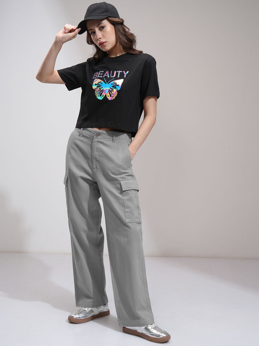 Tokyo Talkies Women Solid Straight FIt Cargo Pants