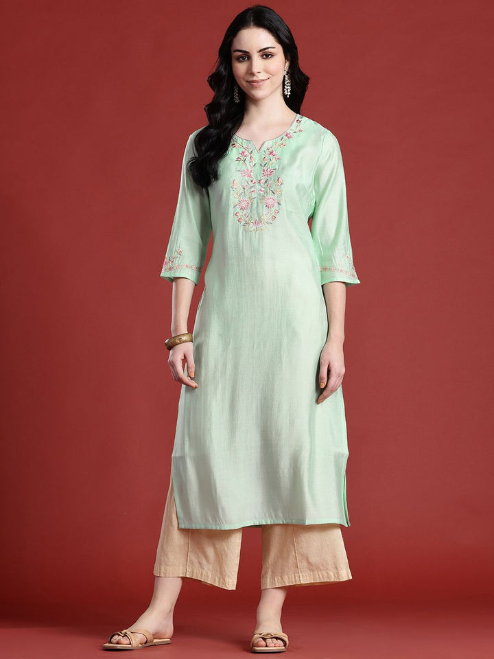 Anouk Women Floral Embroidered Thread Work Kurta