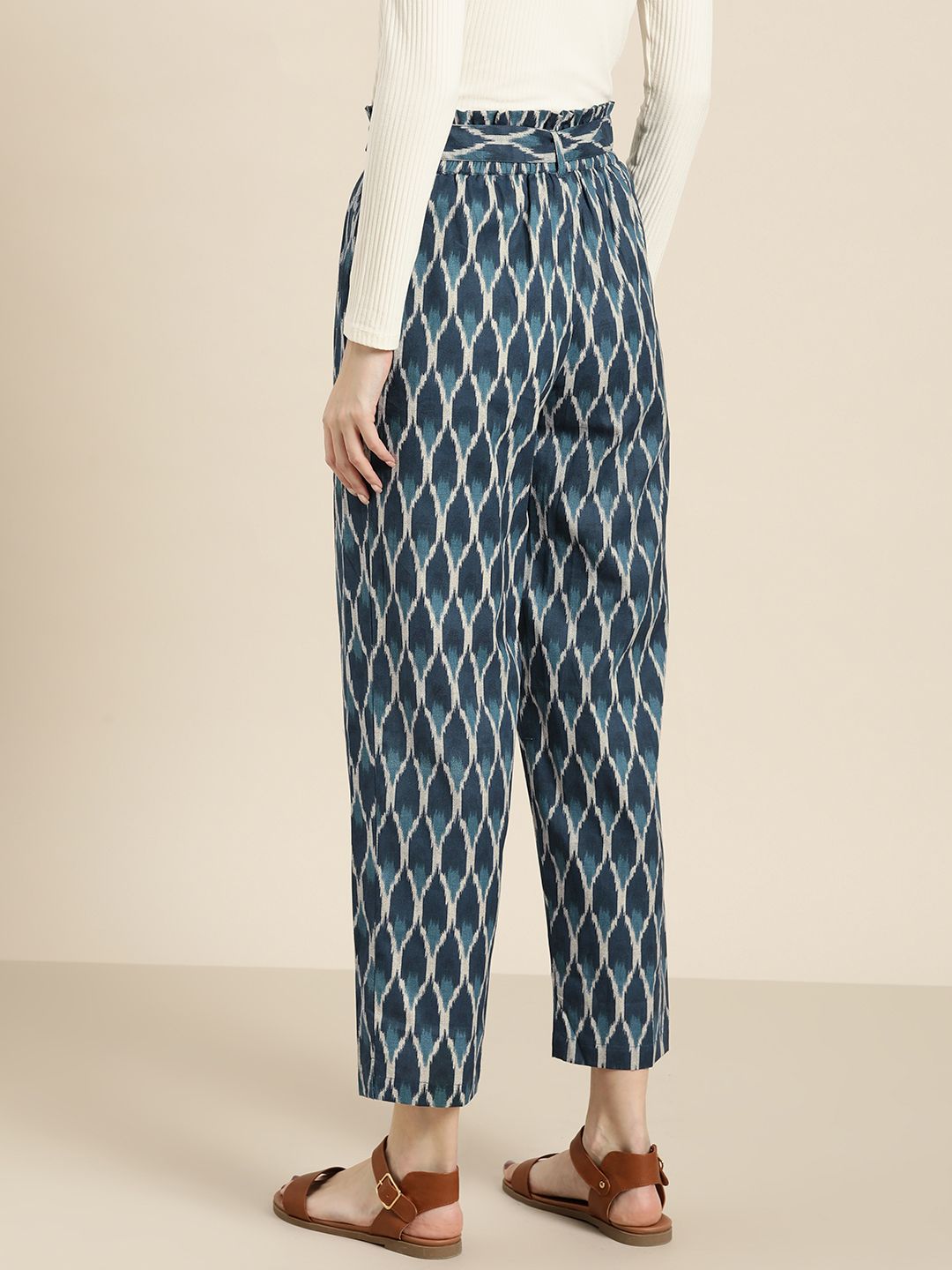 Shae by SASSAFRAS Women Navy Blue & Off-White Ikat Printed Cropped Trousers