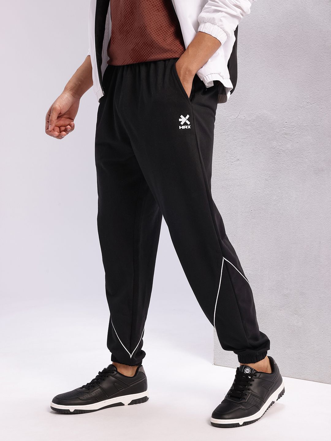 HRX by Hrithik Roshan Men Contrast Piping Mid-Rise Lifestyle Joggers