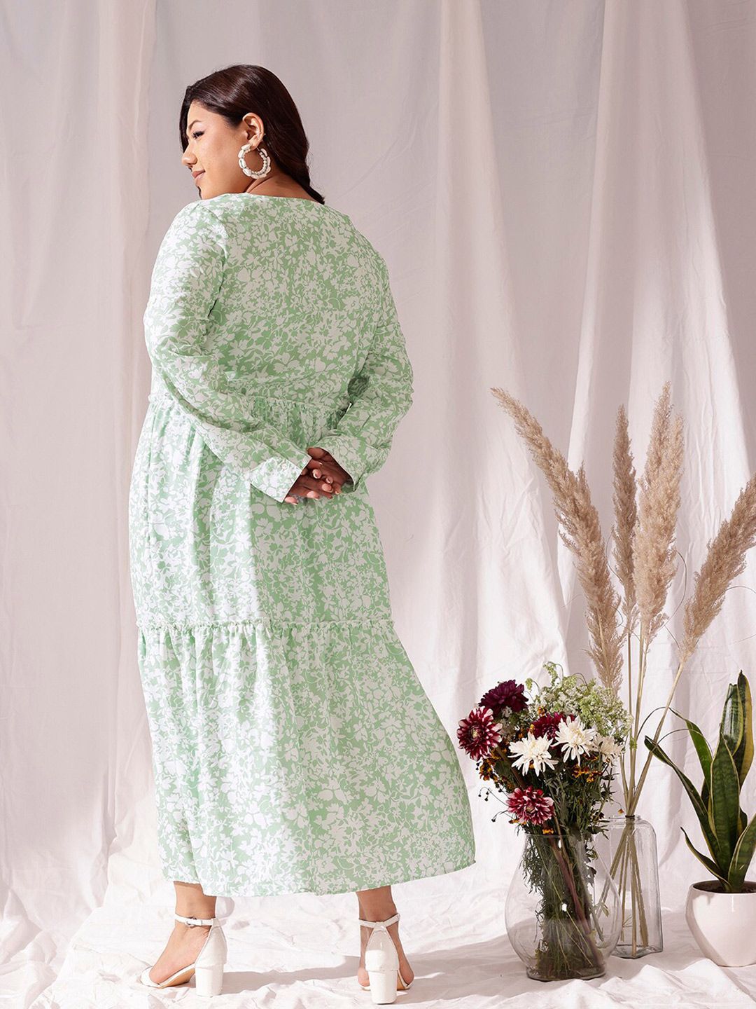 CURVY STREET Green Floral Printed V-Neck Flared Fit & Flare Dress