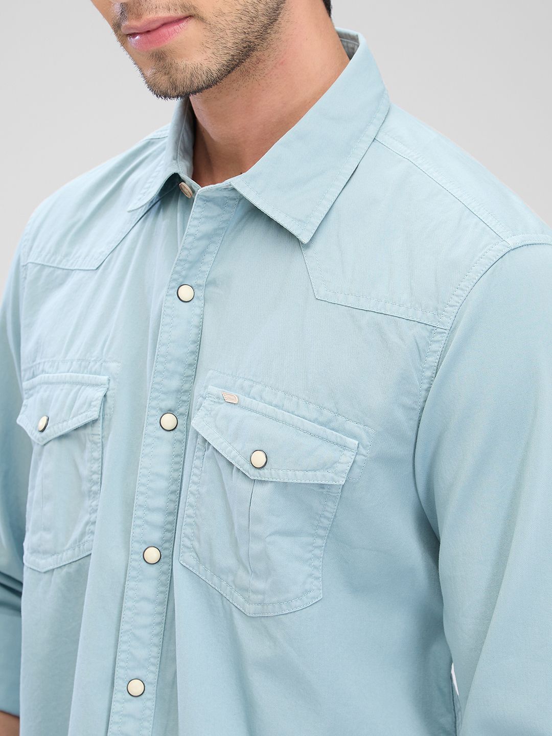 SPYKAR Men Solid Pocket Detailing Slim Fit Casual Shirt