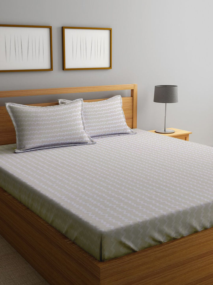 KLOTTHE Beige Chevron Cotton 300 TC Dilengkapi Cadar King Halus dengan 2 Sarung Bantal-98 x 87 inci