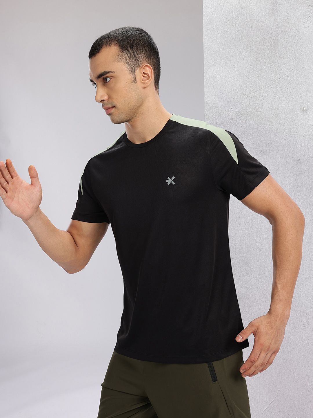 HRX by Hrithik Roshan Colourblocked Detail Rapid-Dry Running T-shirt