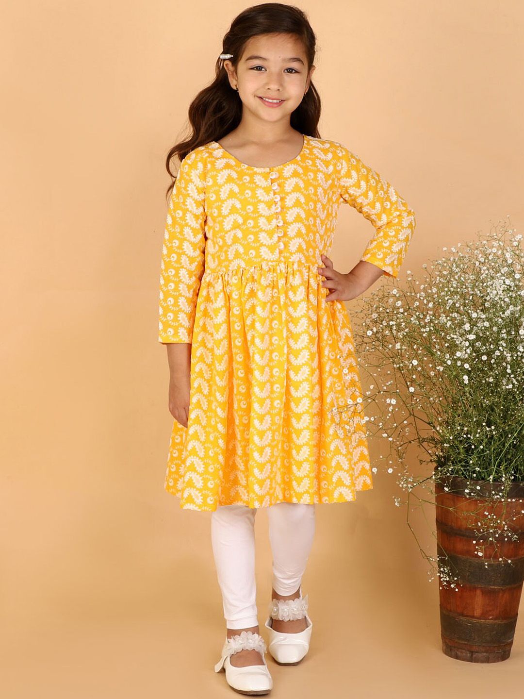VASTRAMAY Girls Orange Chikankari Cotton Kurta & Leggings