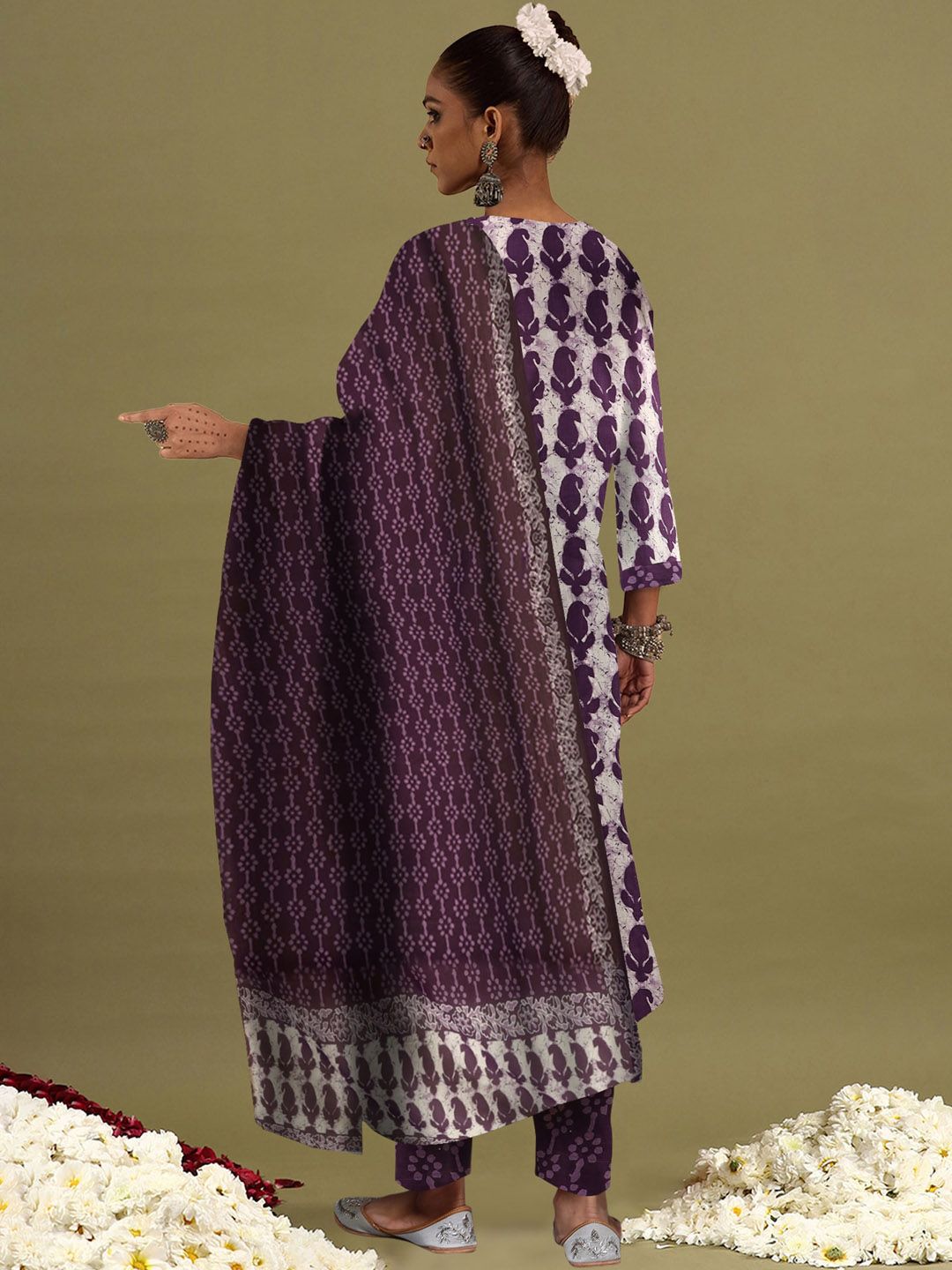 Indo Era V-Neck Paisley Printed Regular Pure Cotton Kurta Set
