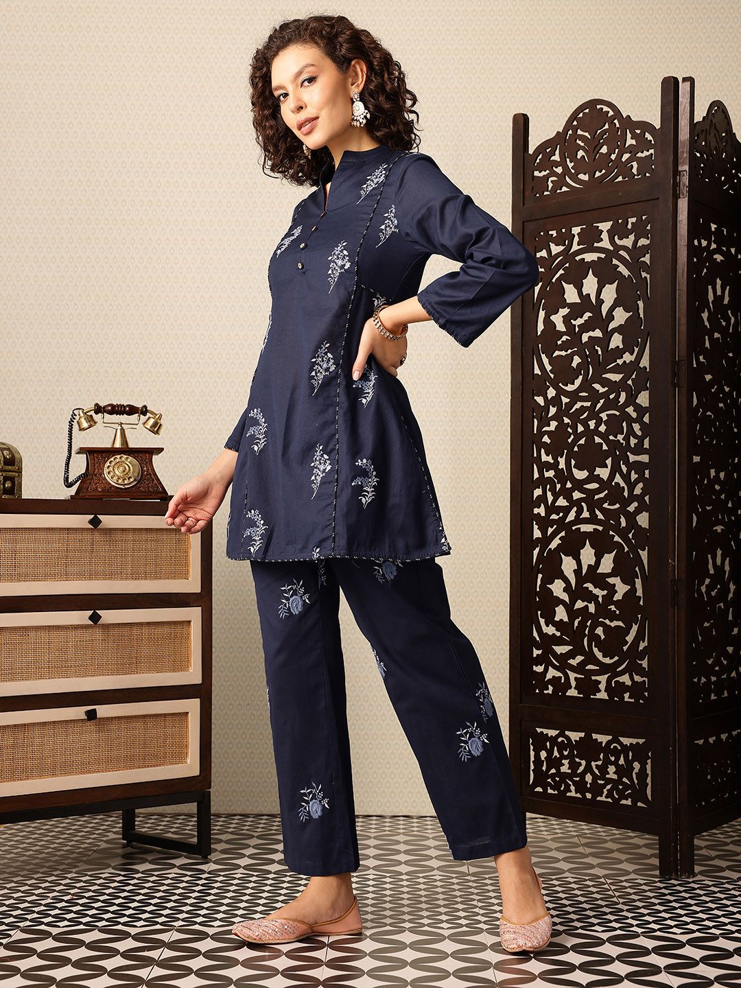 House of Pataudi Floral Embroidered Pure Cotton Kurti with Trousers