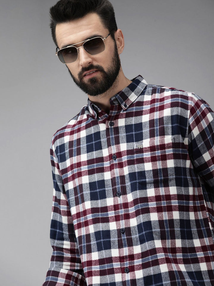 THE BEAR HOUSE Men White & Navy Blue Slim Fit Checked Flannel Cotton Shirt