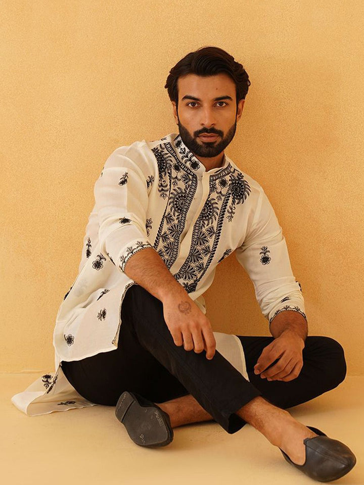 SOJANYA LUXE Men Embroidered Thread Work Kurta