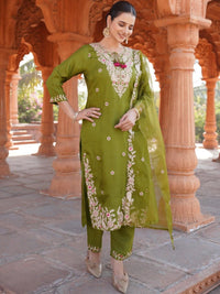 Kalini Wanita Bersulam Lurus Kurta Set