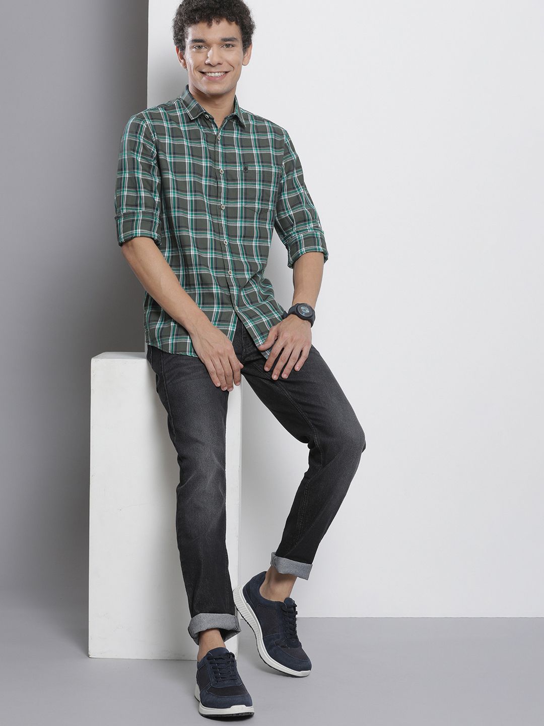 The Indian Garage Co Men Charcoal Grey & Green Checked Pure Cotton Casual Shirt