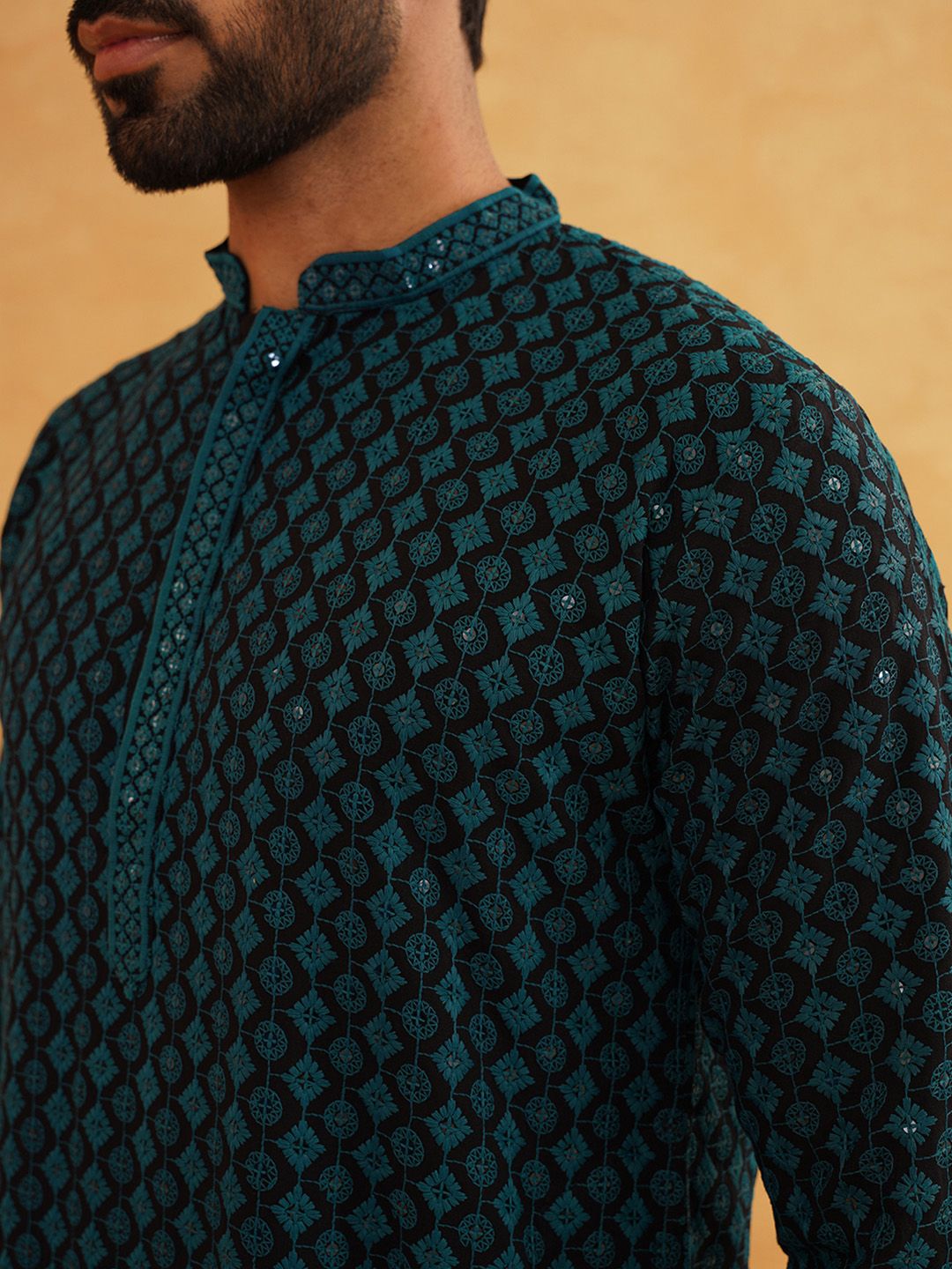 SOJANYA Kurta Kapas Tulen Bersulam Labuci dengan Churidar
