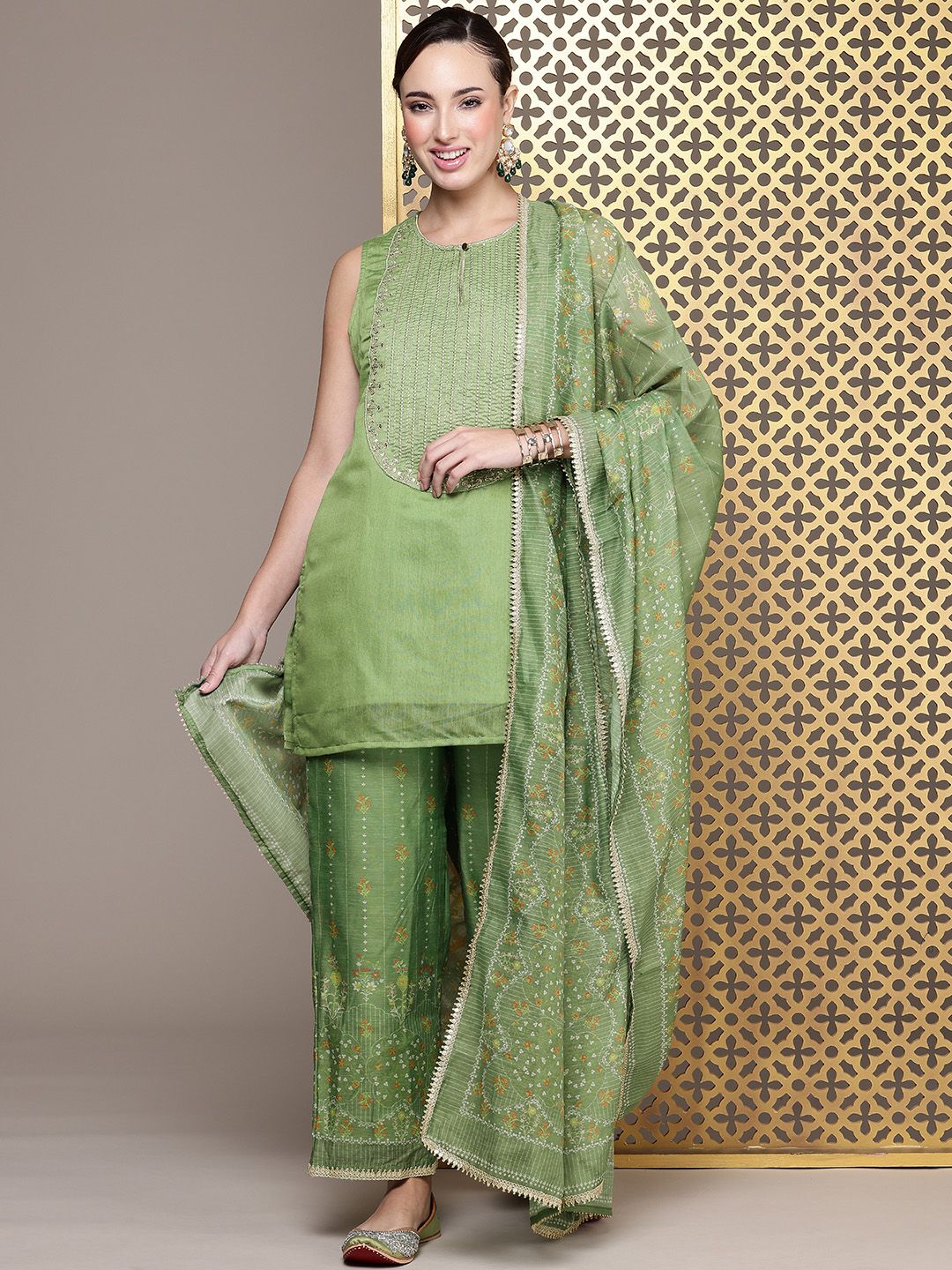 House of Pataudi Jashn Floral Printed Yoke Design Regular Kurti with Trousers & Dupatta