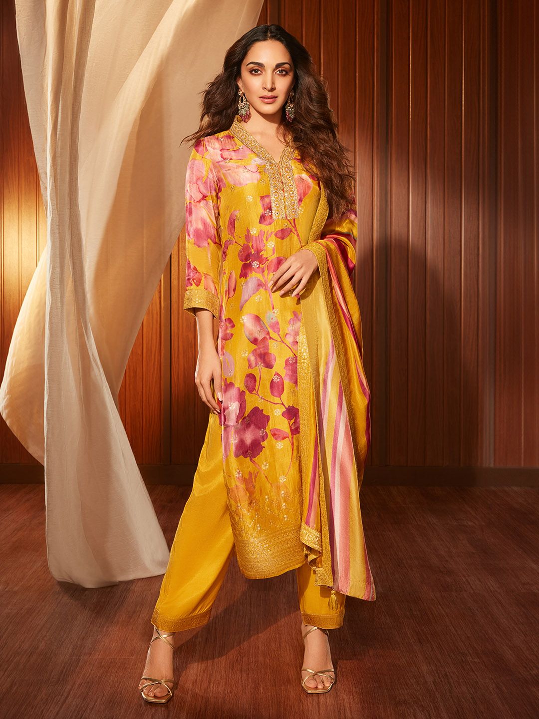 Libas Floral Printed Kurta With Trousers & Dupatta