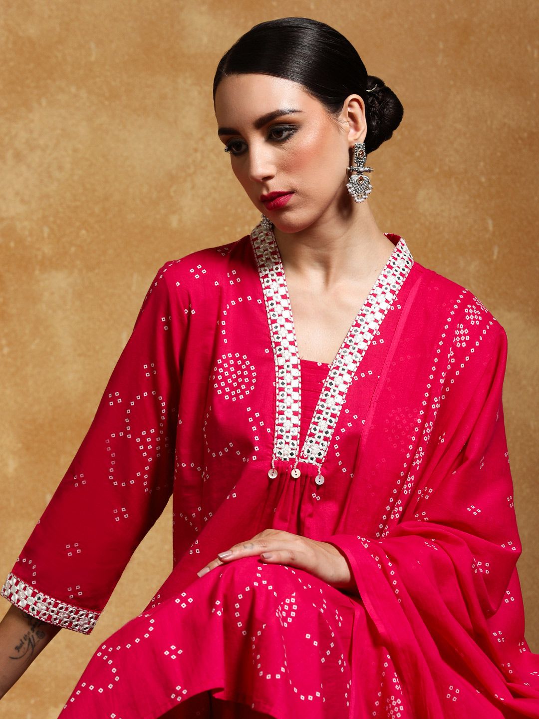 Varanga Women Bandhani Printed Regular Kurta with Trousers & With Dupatta