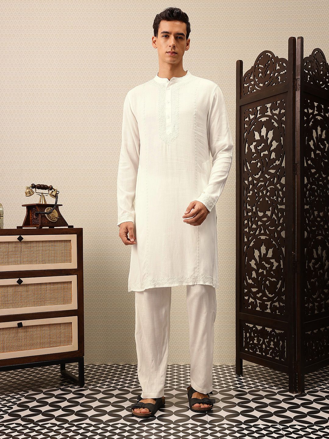 House of Pataudi Floral Embroidered Jashn Kurta with Trousers