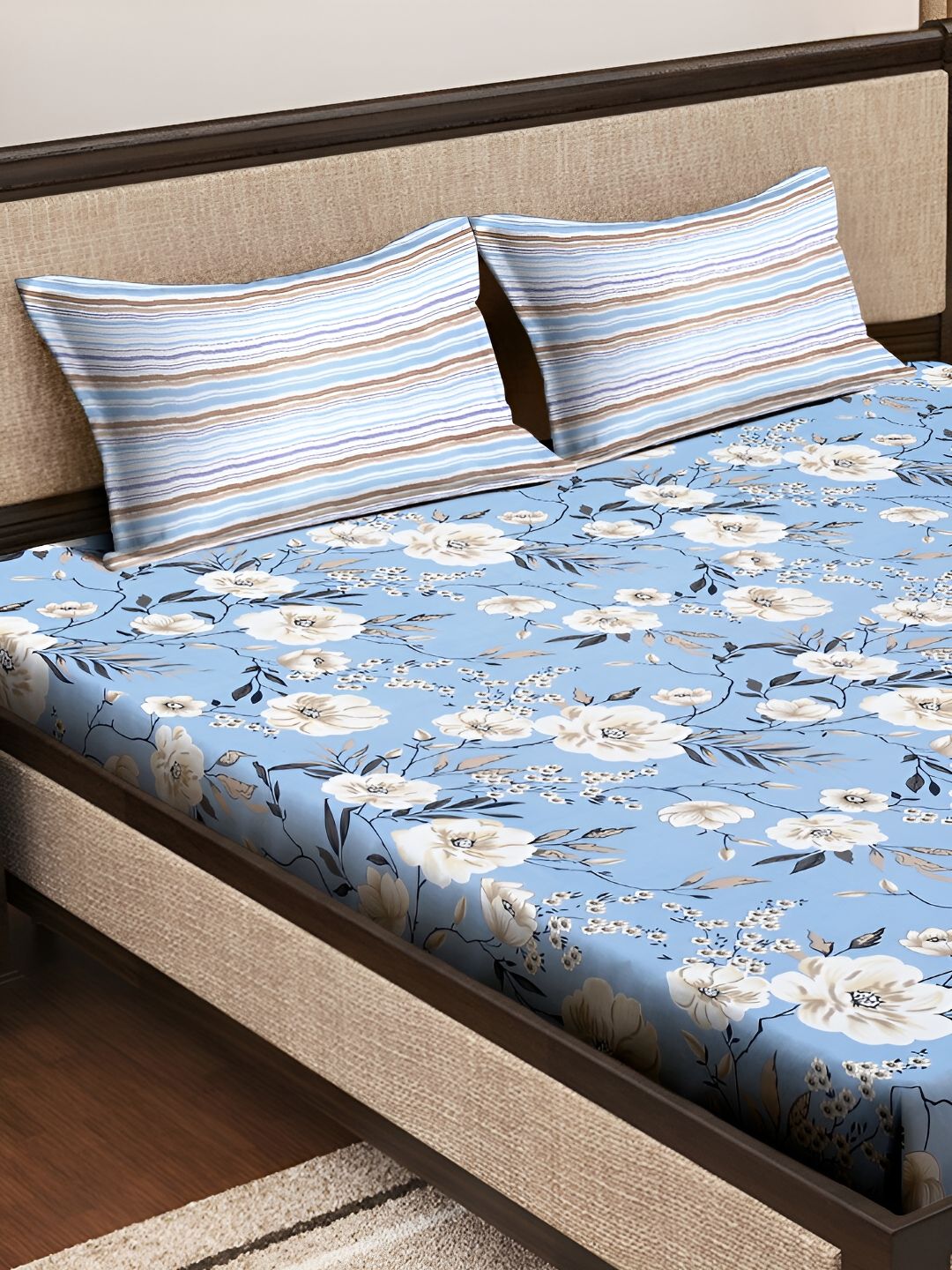KLOTTHE Blue & White Floral Printed 300TC Super King Fitted Bedsheet With 2 Pillow Covers