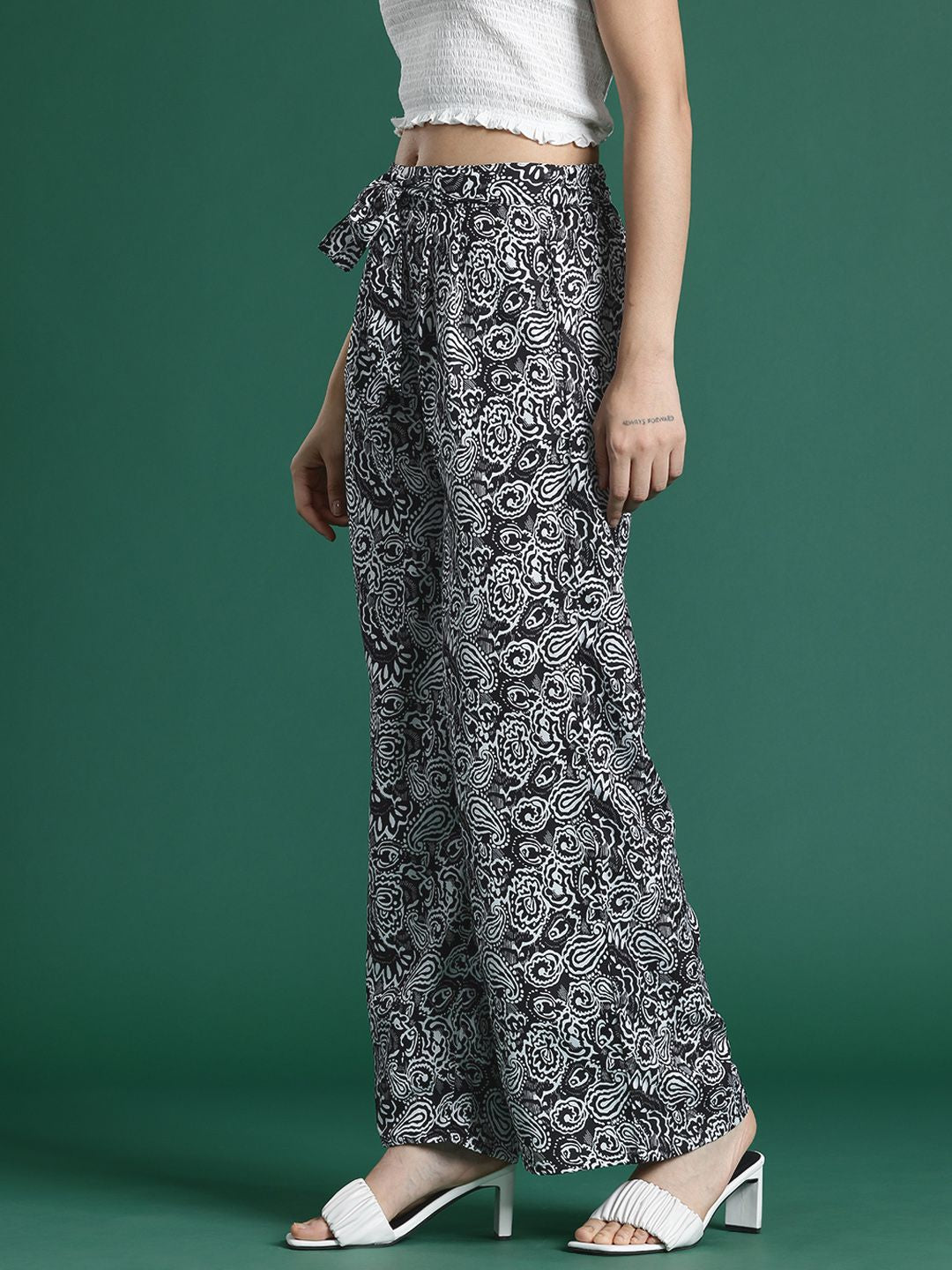 DressBerry Women Ethnic Motifs Printed Regular Trousers