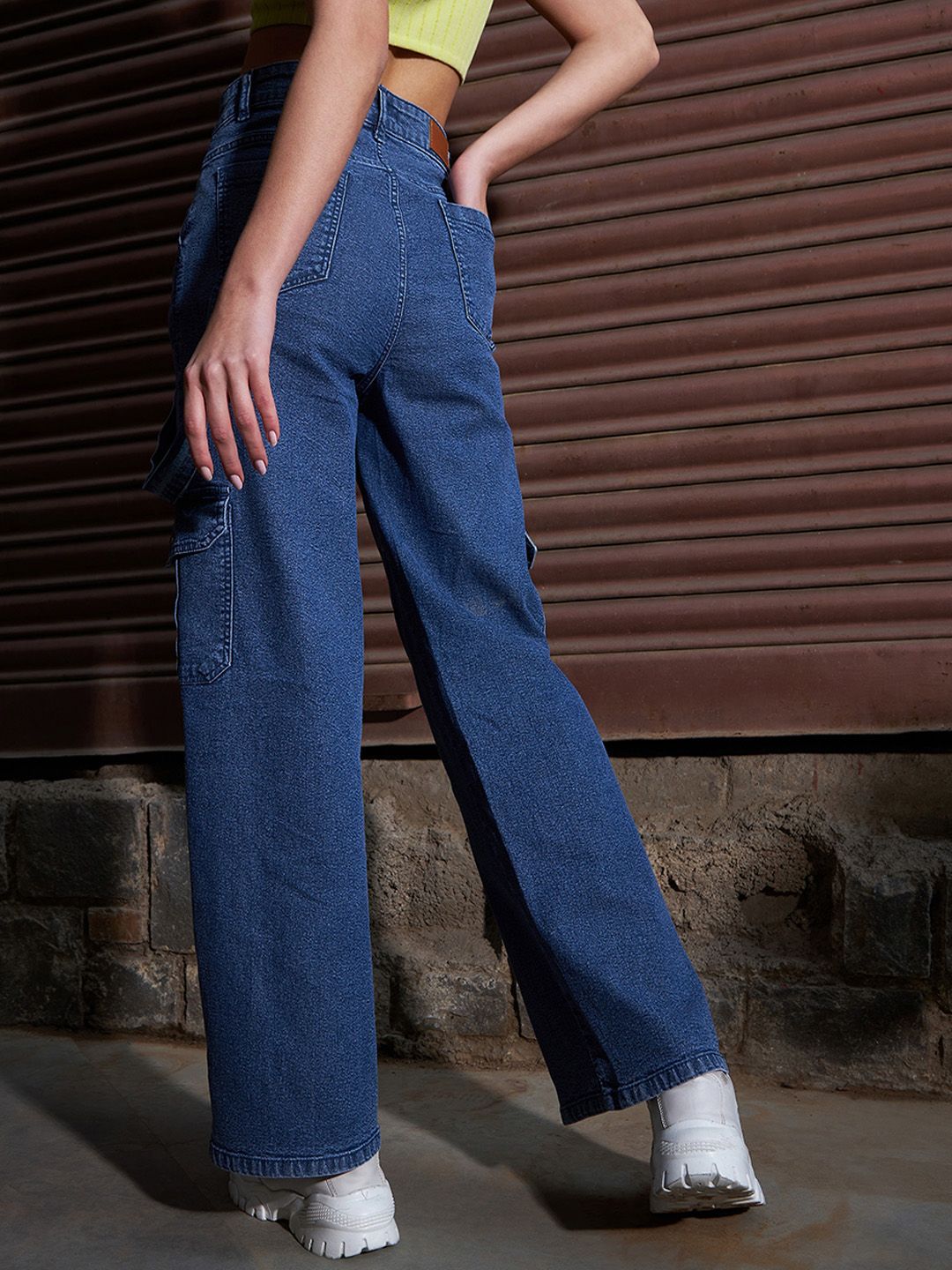 SASSAFRAS Women Mildly Distressed Light Fade Stretchable Jeans