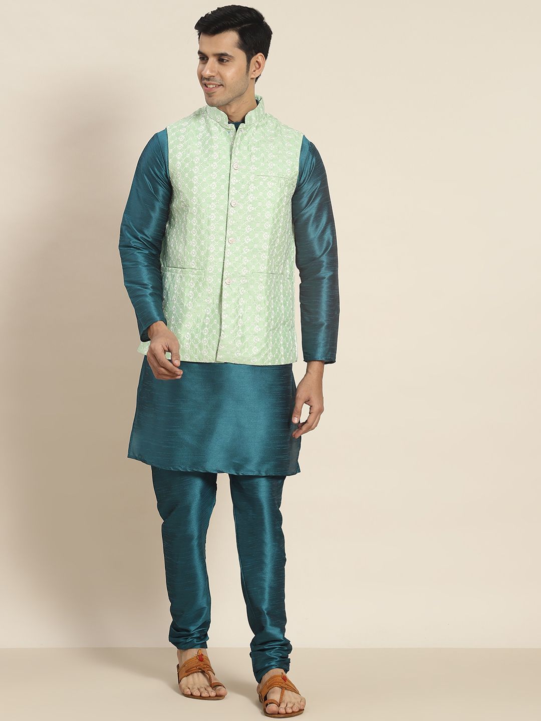 SOJANYA Kurta Rekaan Tenunan Lelaki dengan Churidar dengan Jaket Nehru